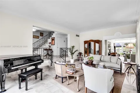 $3,900,000 | 5965 Alton Road, Miami Beach, FL 33140