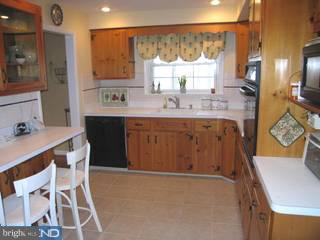 549 Forest Road Wayne, PA 19087 - Photo 3 of 6