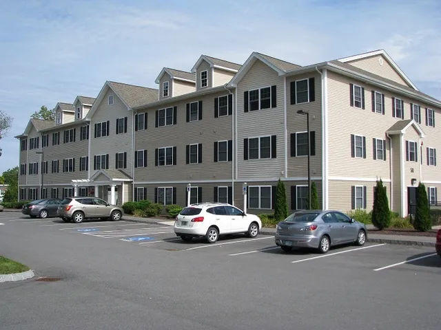 $1,965 | 50 Sentinel Court, Unit 306, Manchester, NH 03103