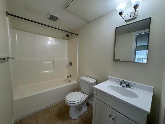 $1,965 | 50 Sentinel Court, Unit 306, Manchester, NH 03103