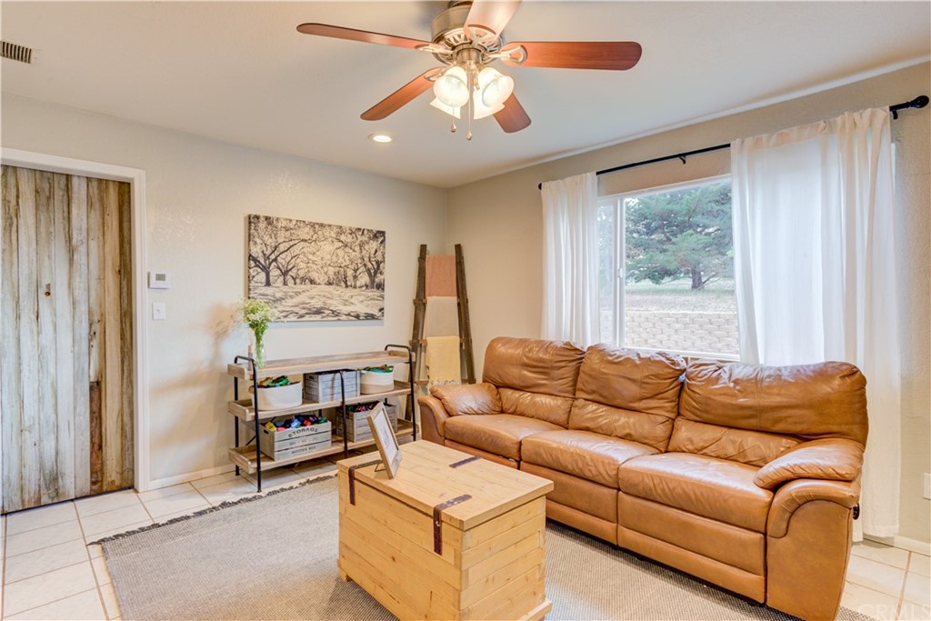 7863 Feenstra Road Paso Robles, CA 93446 - Photo 10 of 61 Family Area