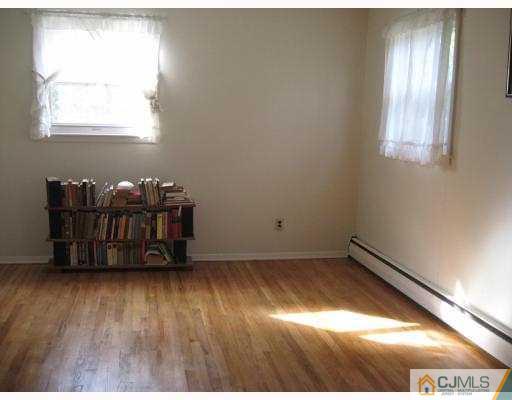 117 Overbrook Road Piscataway, NJ 08854 - Photo 5 of 10 Gallery Image 5