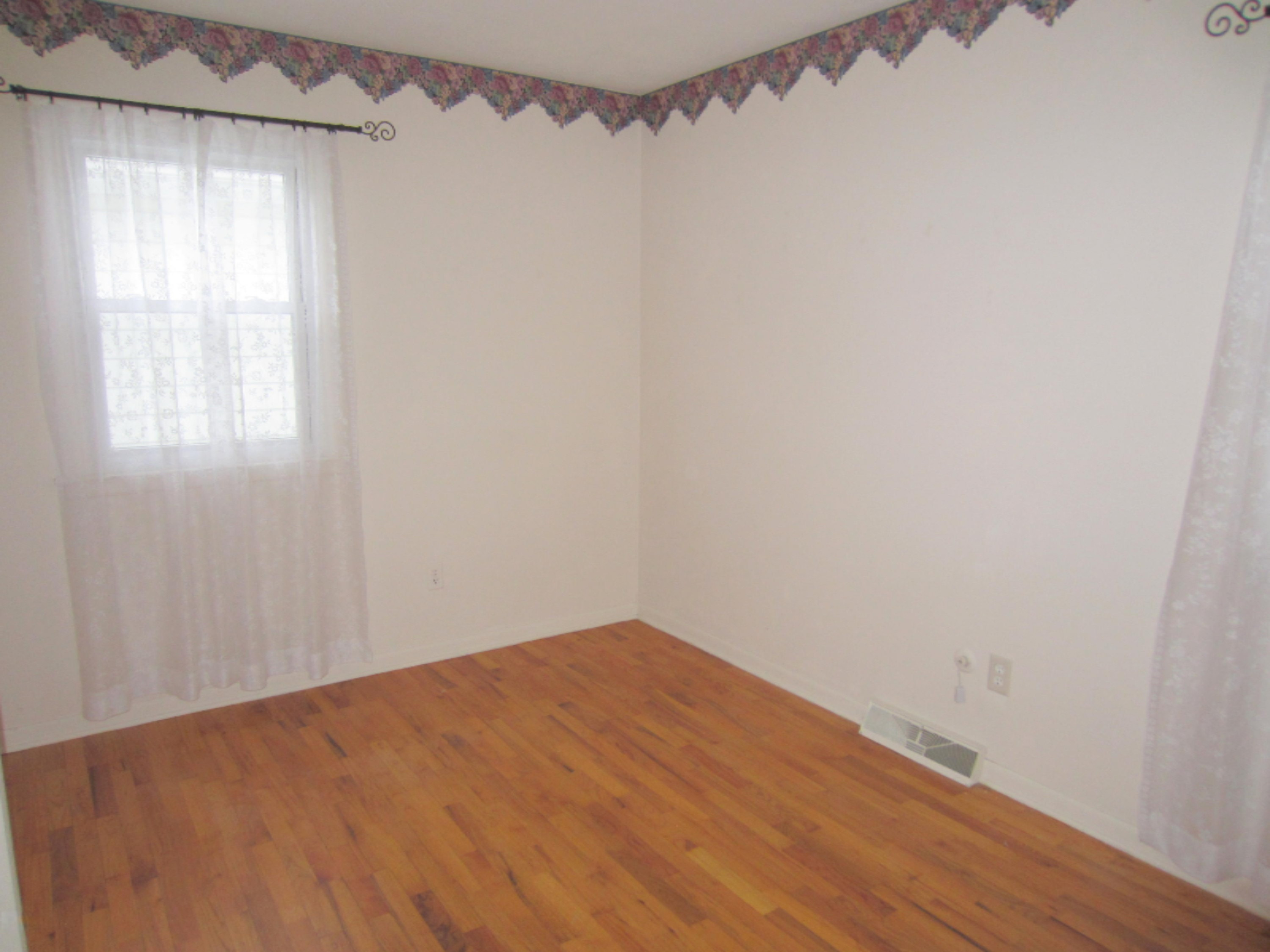 24 Heather Ridge Road Battle Creek, MI 49017 - Photo 3 of 32 Bedroom 2 view1
