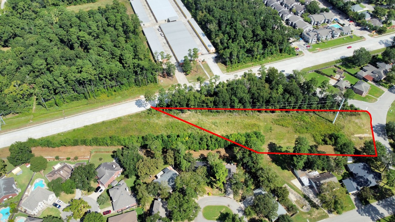 828 North Rivershire Drive Conroe, TX 77304 - Photo 2 of 6