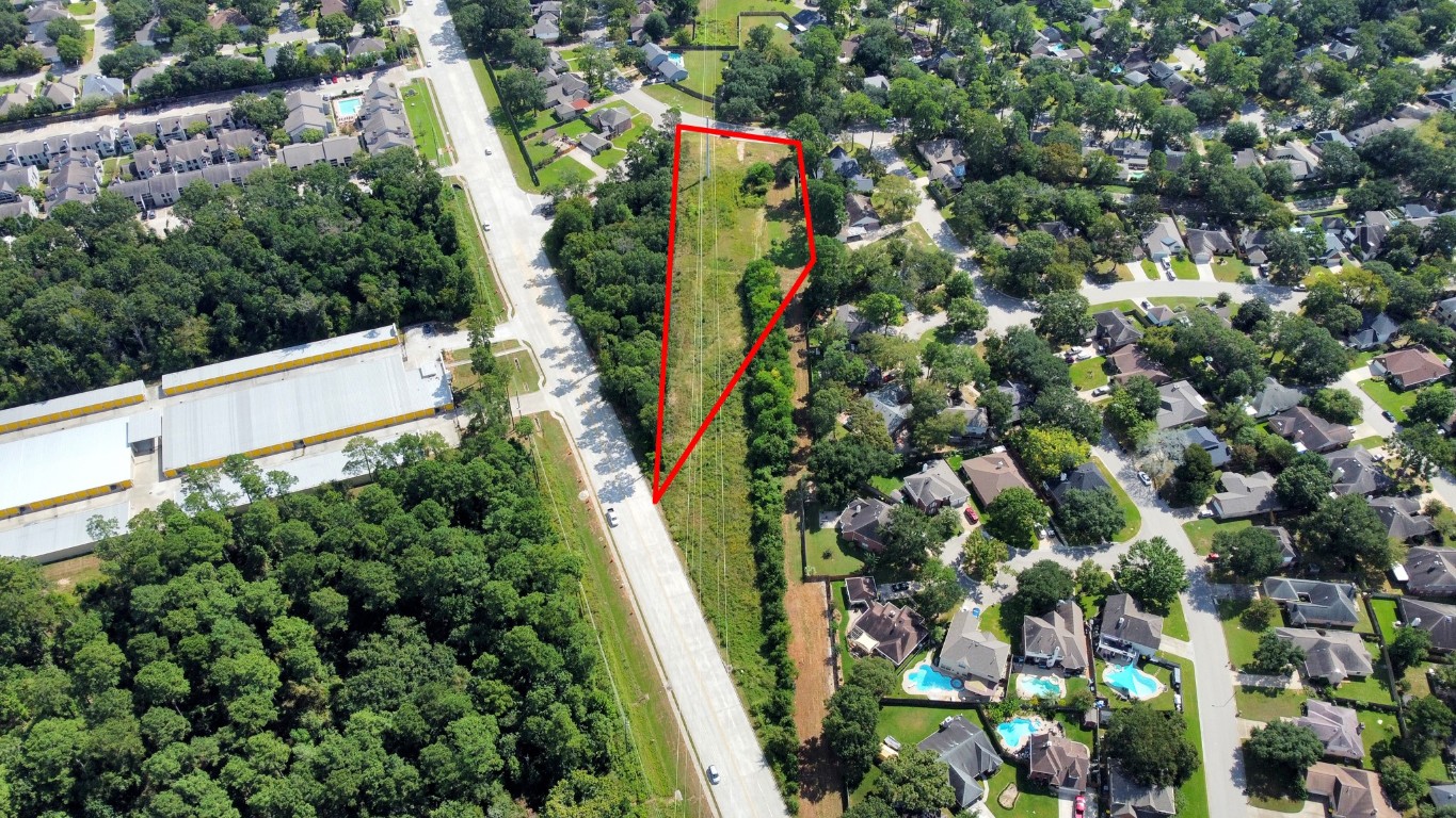 828 North Rivershire Drive Conroe, TX 77304 - Photo 4 of 6