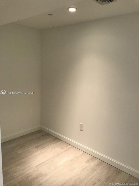 55 Southwest 9th Street, Unit 2510 Miami, FL 33130 - Photo 5 of 27 a view of an empty room