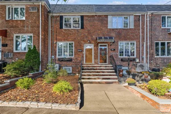 $895,000 | 7-16 160th Street | Beechhurst