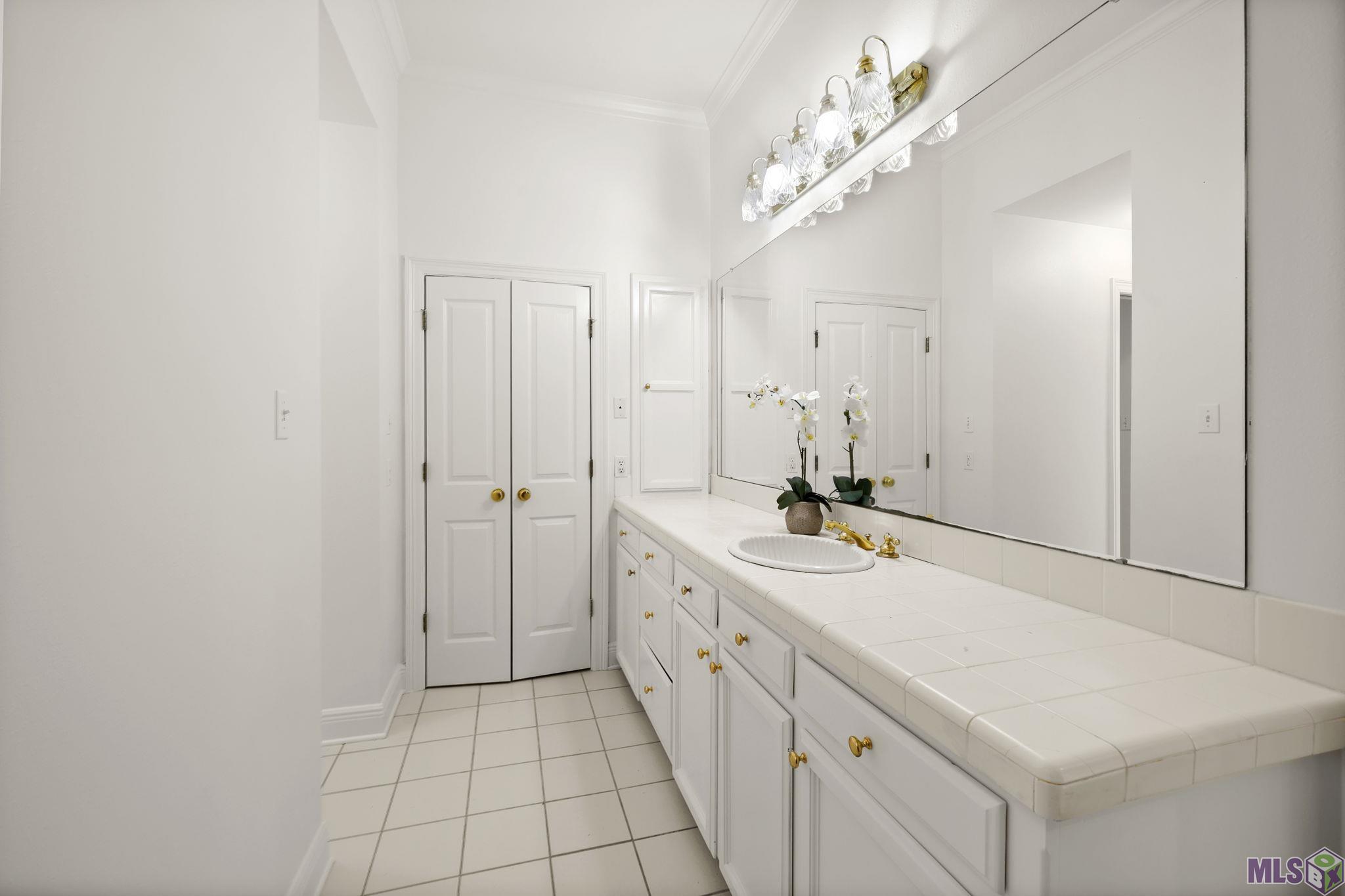 5515 North Pointer Court Baton Rouge, LA 70808 - Photo 22 of 47 Dual Vanities in Primary En-Suite
