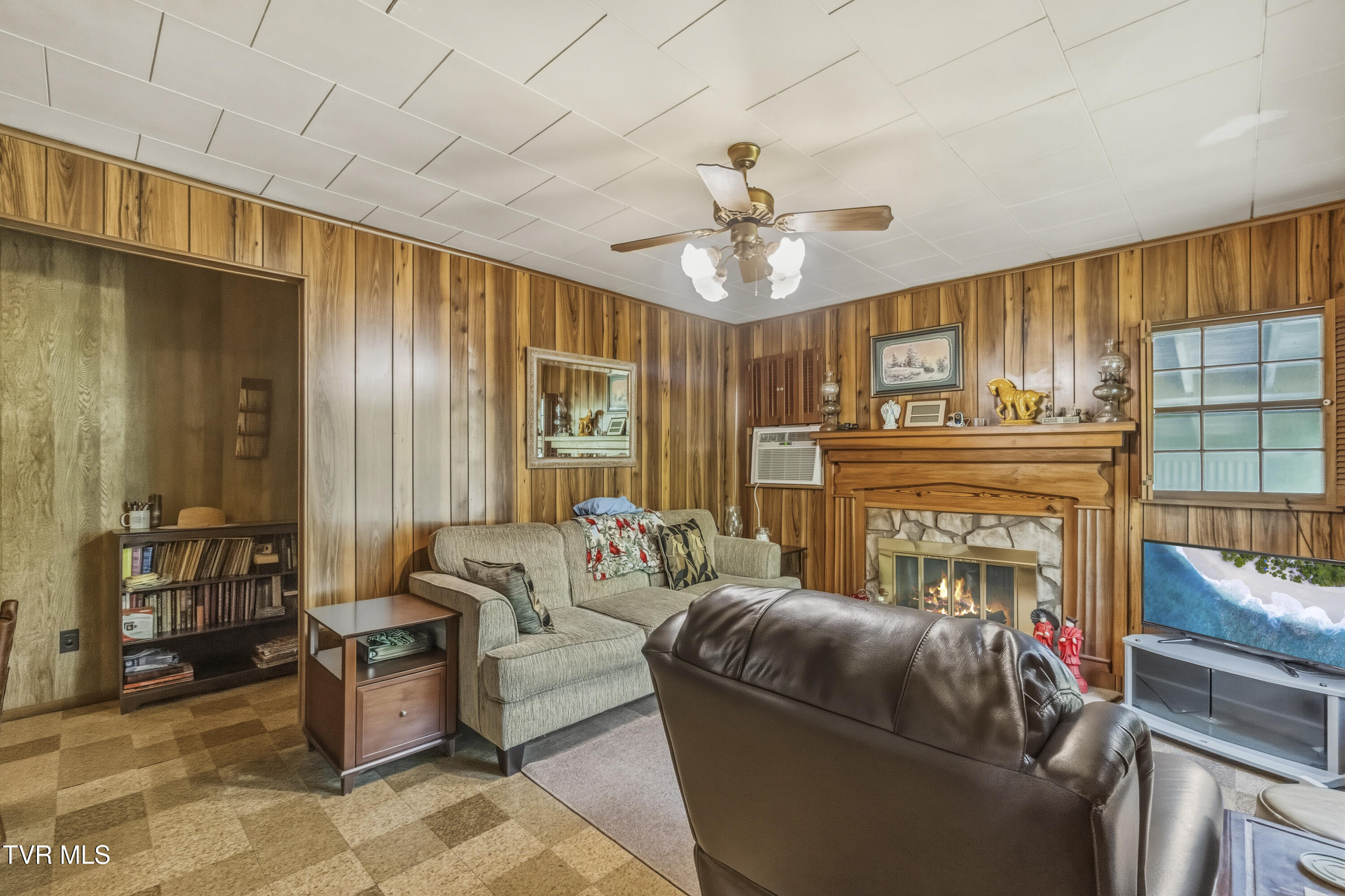 950 Middle Creek Road Afton, TN 37616 - Photo 32 of 64 DSC07557