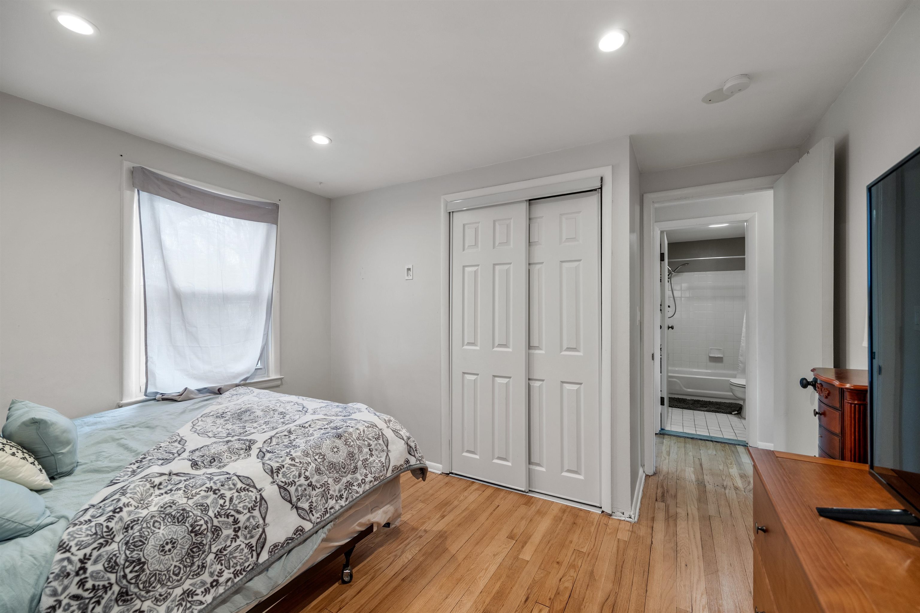 2209 Hampton Road Grosse Pointe, MI 48236 - Photo 22 of 29 50134589-f8da3502-19ff-4a7f-9715-a085757aaeca.JPG