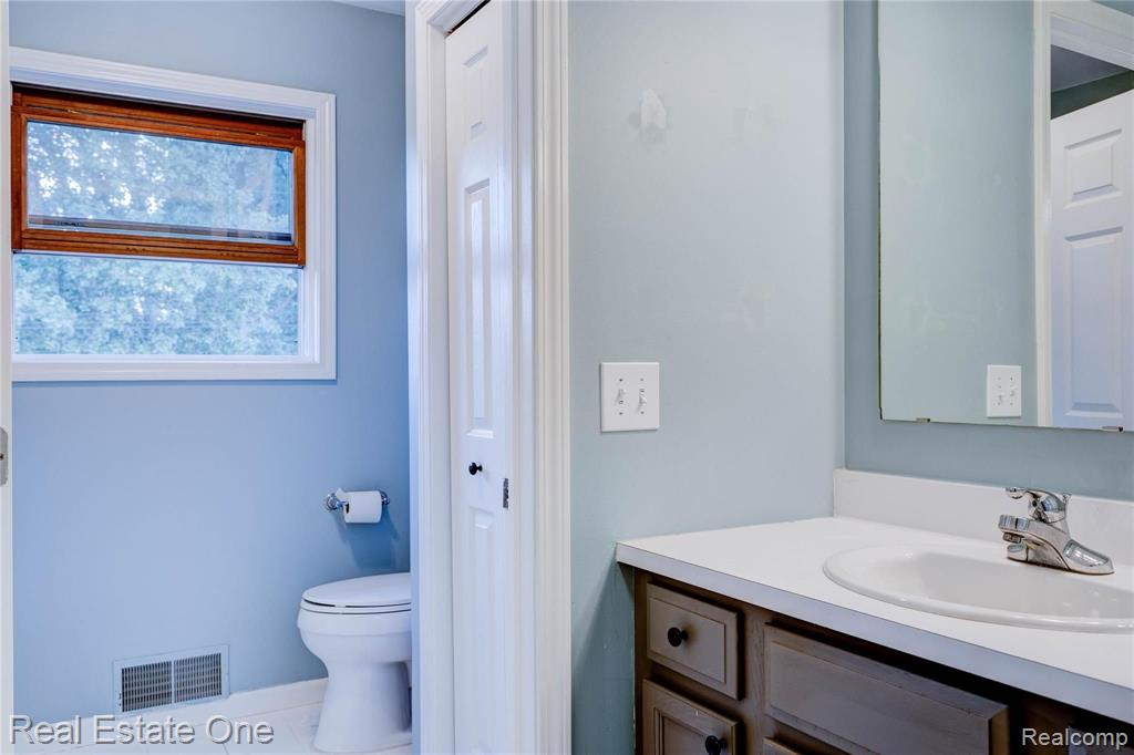 6488 Orion Road Rochester Hills, MI 48306 - Photo 17 of 28