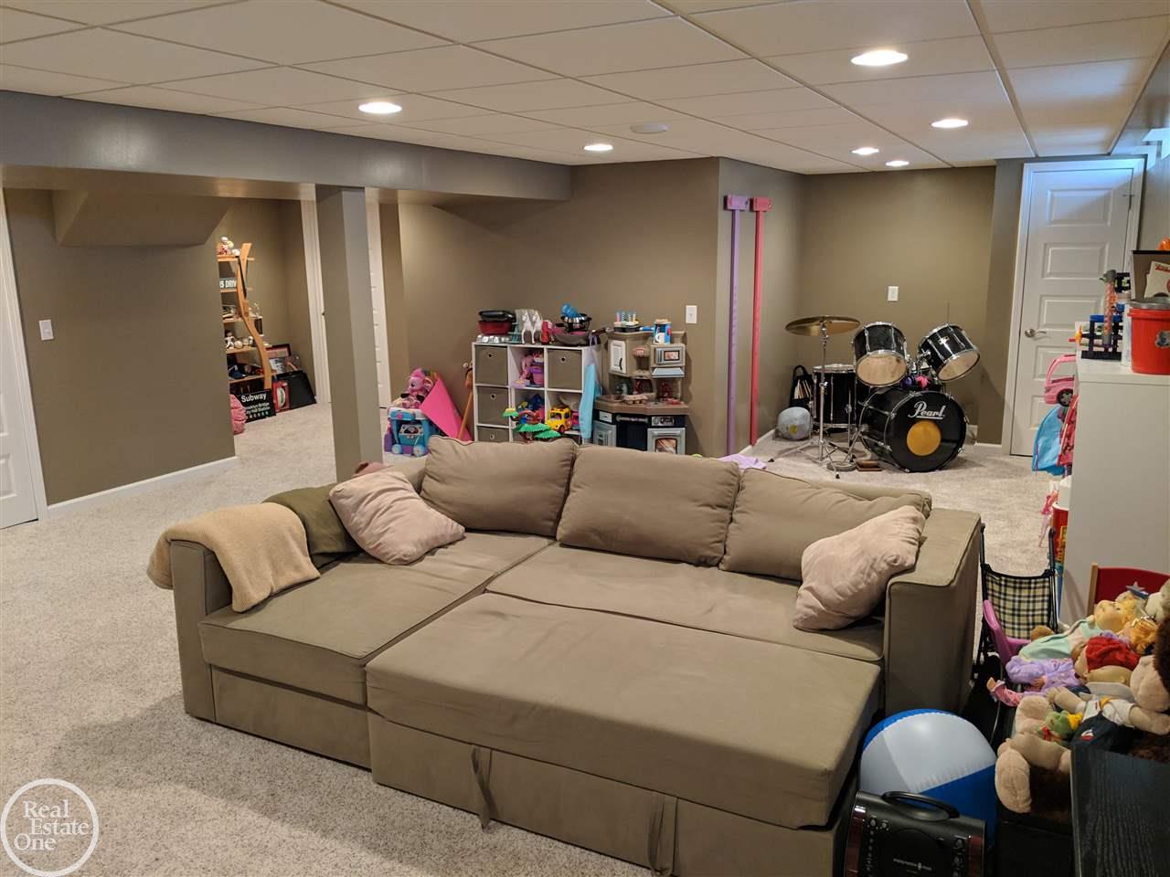 1613 Stonecrest Drive Rochester, MI 48307 - Photo 26 of 35 31373620-25.JPG