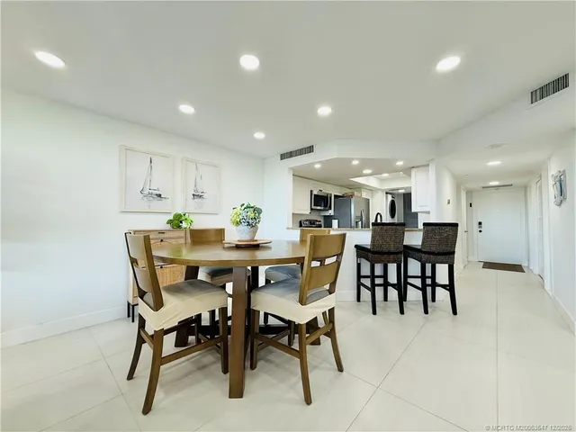 $3,200 | 8800 South Ocean Drive, Unit 102, Jensen Beach, FL 34957