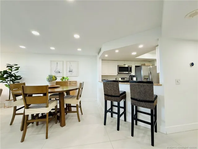 $3,200 | 8800 South Ocean Drive, Unit 102, Jensen Beach, FL 34957