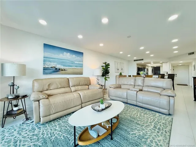 $3,200 | 8800 South Ocean Drive, Unit 102, Jensen Beach, FL 34957