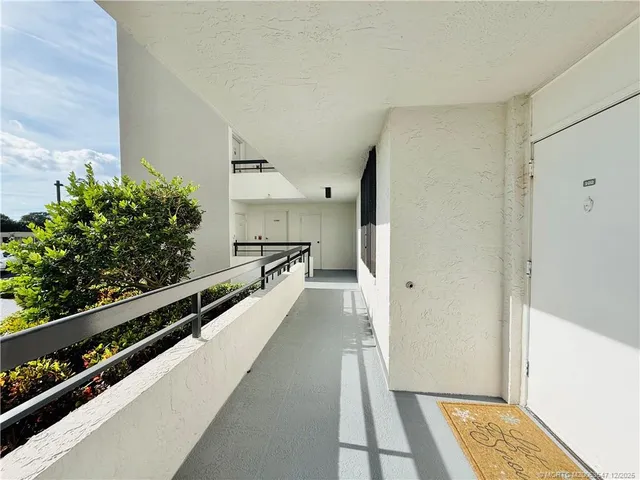 $3,200 | 8800 South Ocean Drive, Unit 102, Jensen Beach, FL 34957