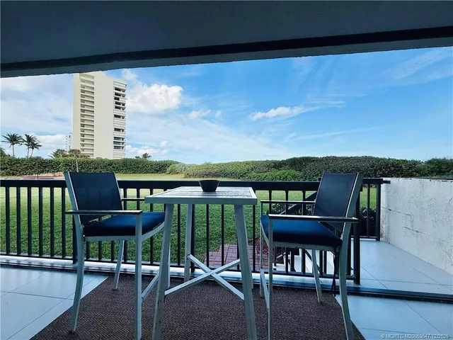 $3,200 | 8800 South Ocean Drive, Unit 102, Jensen Beach, FL 34957