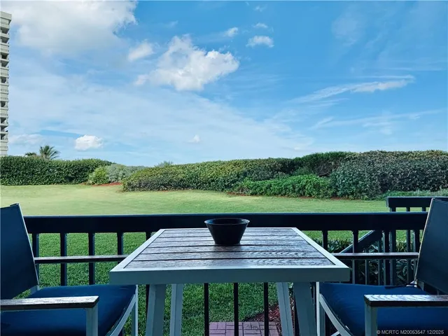 $3,200 | 8800 South Ocean Drive, Unit 102, Jensen Beach, FL 34957