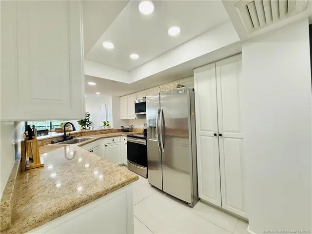 $3,200 | 8800 South Ocean Drive, Unit 102, Jensen Beach, FL 34957