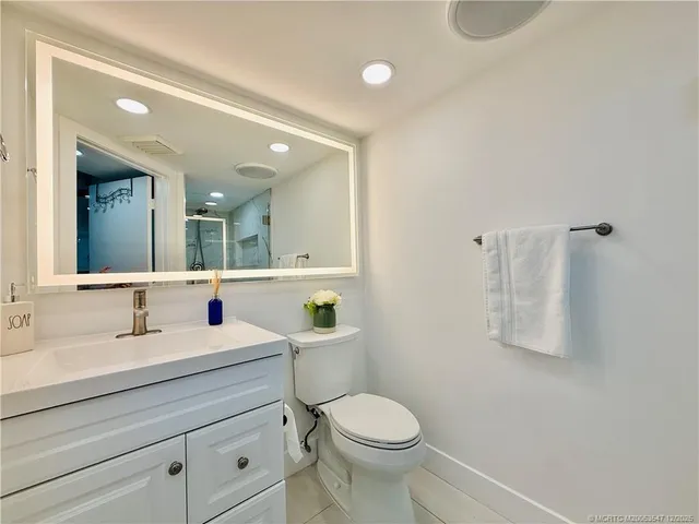 $3,200 | 8800 South Ocean Drive, Unit 102, Jensen Beach, FL 34957