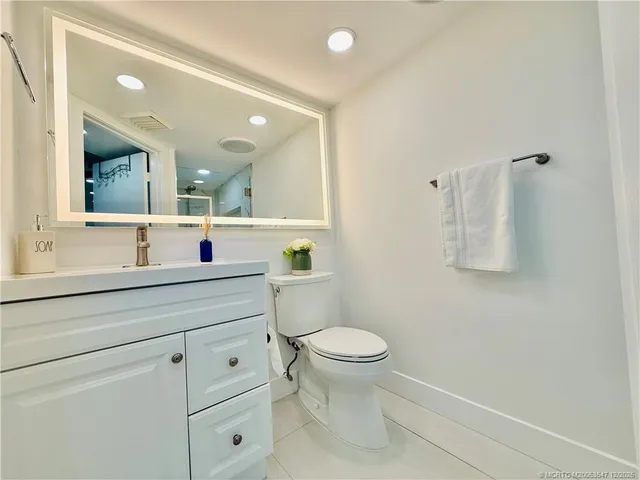 $3,200 | 8800 South Ocean Drive, Unit 102, Jensen Beach, FL 34957