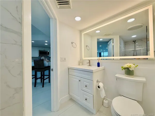 $3,200 | 8800 South Ocean Drive, Unit 102, Jensen Beach, FL 34957