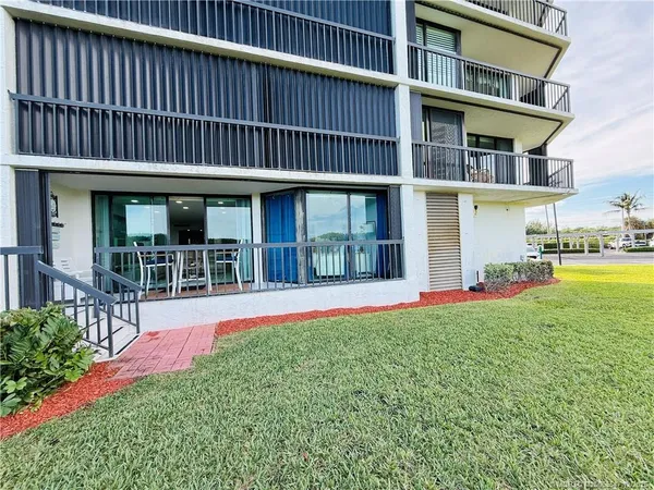 $3,200 | 8800 South Ocean Drive, Unit 102, Jensen Beach, FL 34957