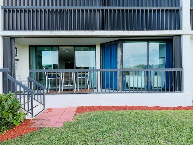 $3,200 | 8800 South Ocean Drive, Unit 102, Jensen Beach, FL 34957