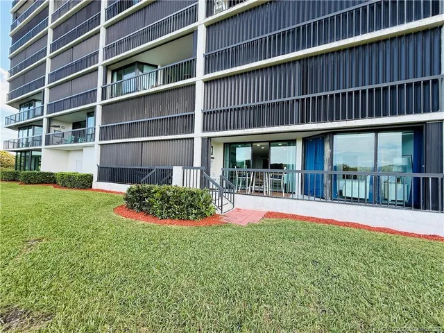 $3,200 | 8800 South Ocean Drive, Unit 102, Jensen Beach, FL 34957