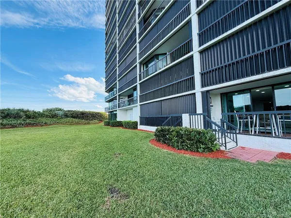 $3,200 | 8800 South Ocean Drive, Unit 102, Jensen Beach, FL 34957