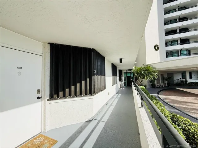 $3,200 | 8800 South Ocean Drive, Unit 102, Jensen Beach, FL 34957