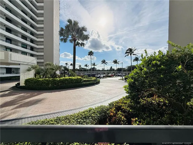 $3,200 | 8800 South Ocean Drive, Unit 102, Jensen Beach, FL 34957