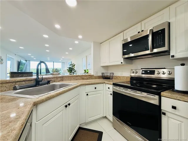 $3,200 | 8800 South Ocean Drive, Unit 102, Jensen Beach, FL 34957