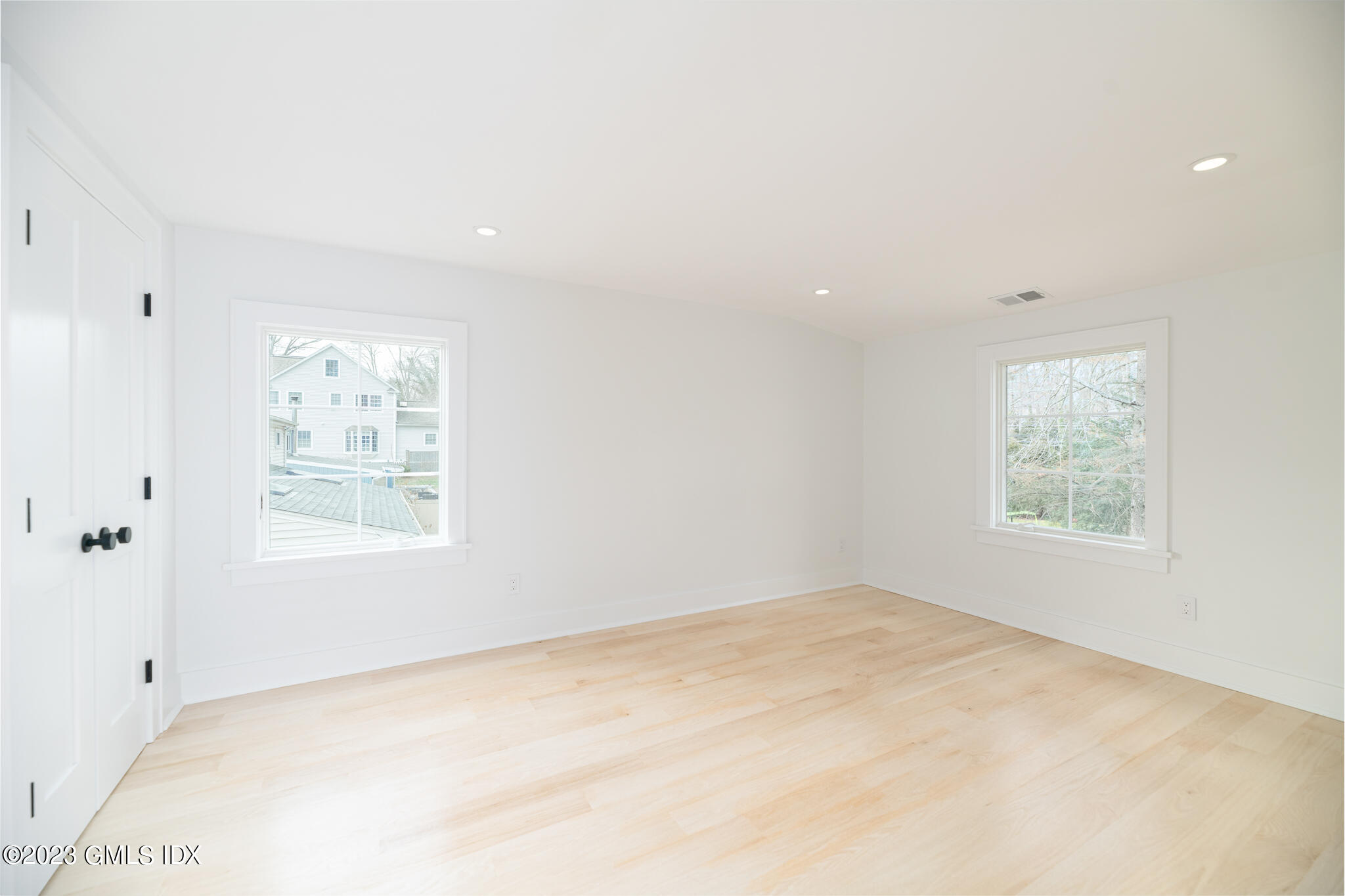 27 Summit Road Riverside, CT 06878 - Photo 21 of 38 an empty room with windows