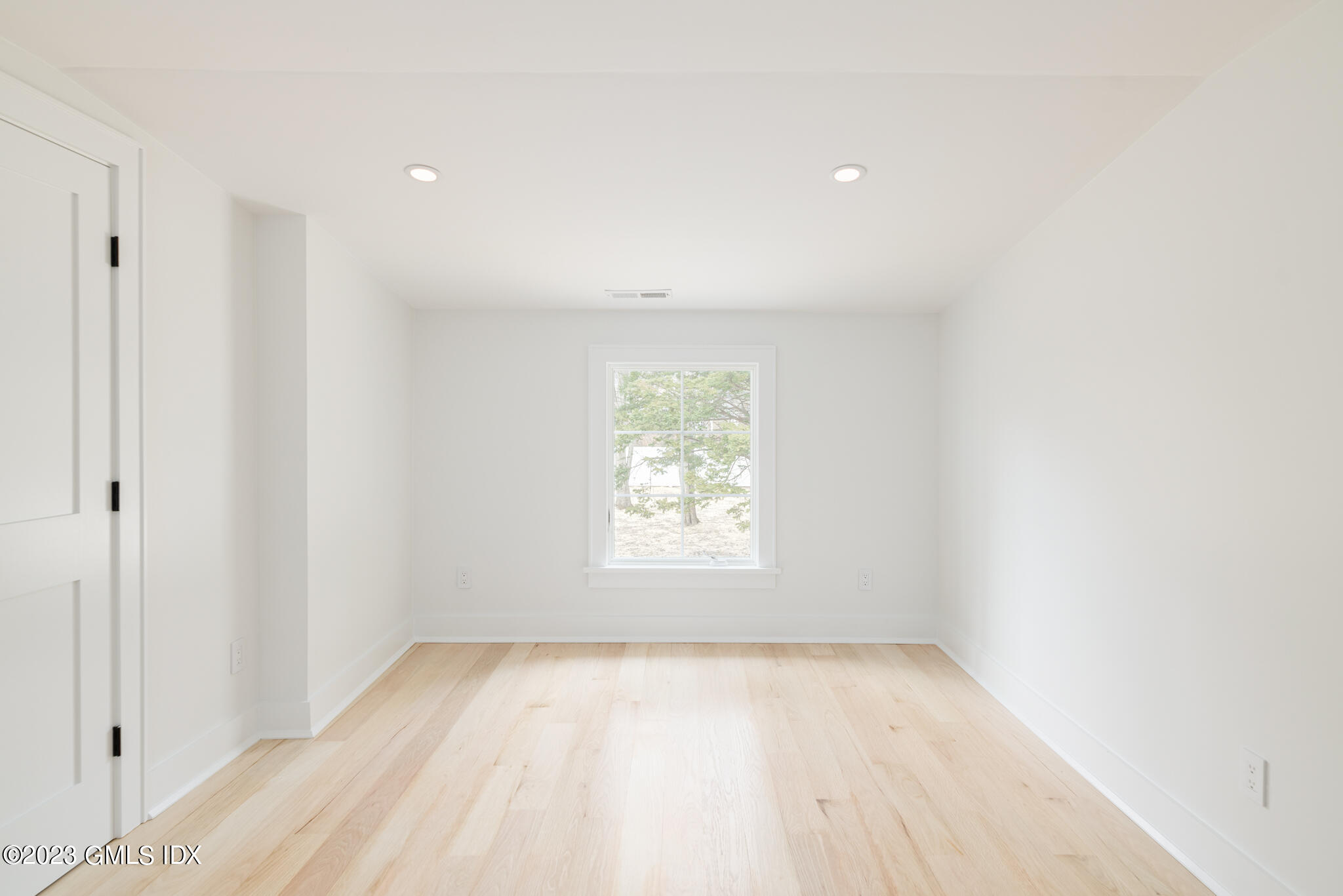 27 Summit Road Riverside, CT 06878 - Photo 22 of 38 an empty room with a window