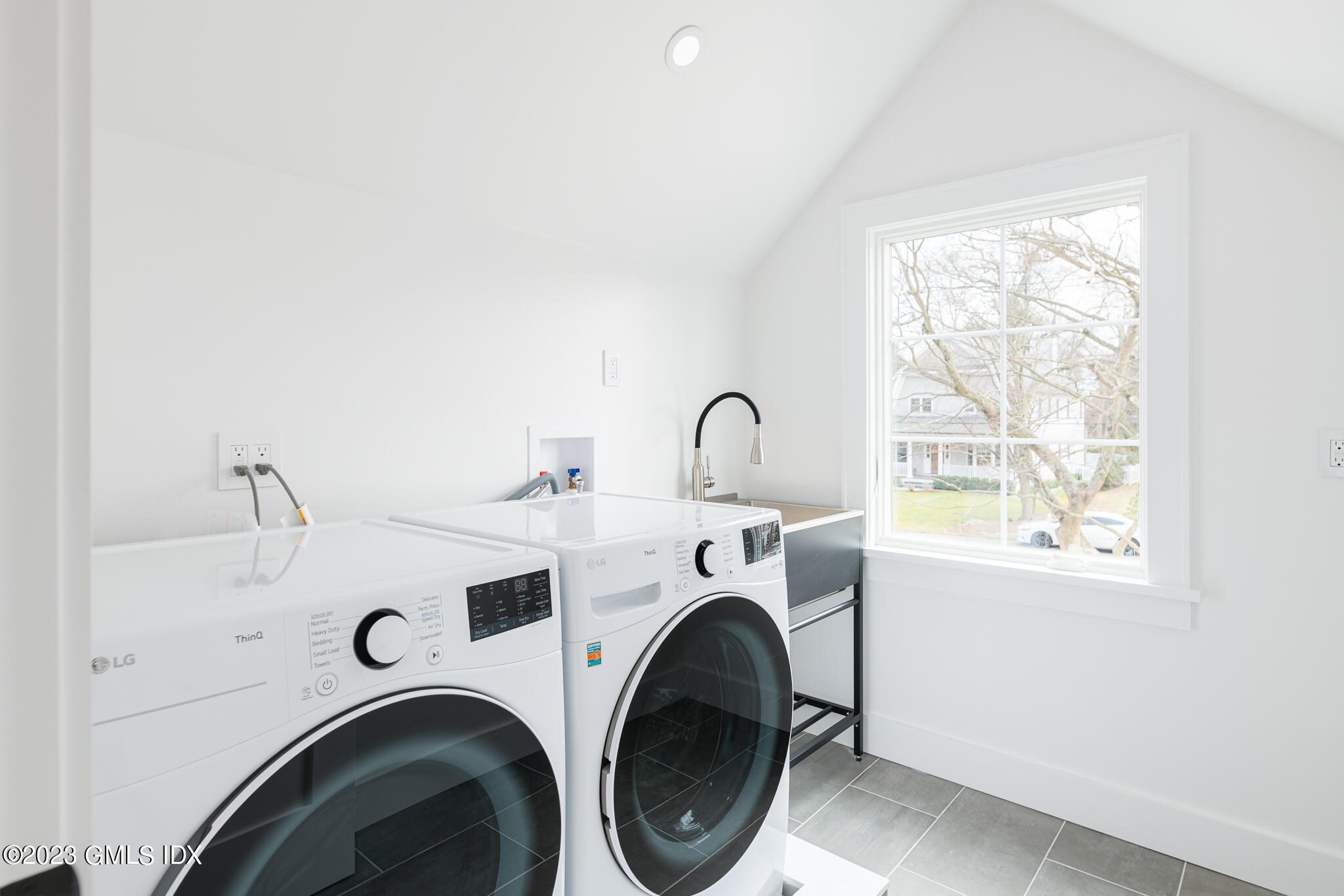 27 Summit Road Riverside, CT 06878 - Photo 26 of 38 a utility room with dryer and washer