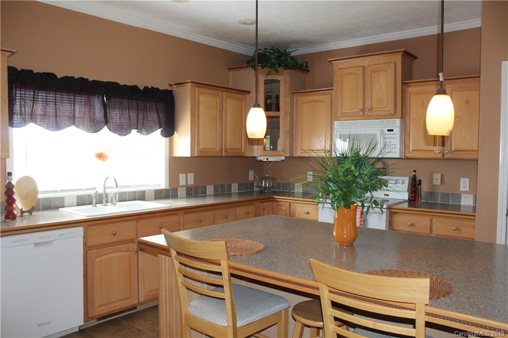 649 Faith Road Mooresville, NC 28115 - Photo 7 of 39 Gallery Image 7