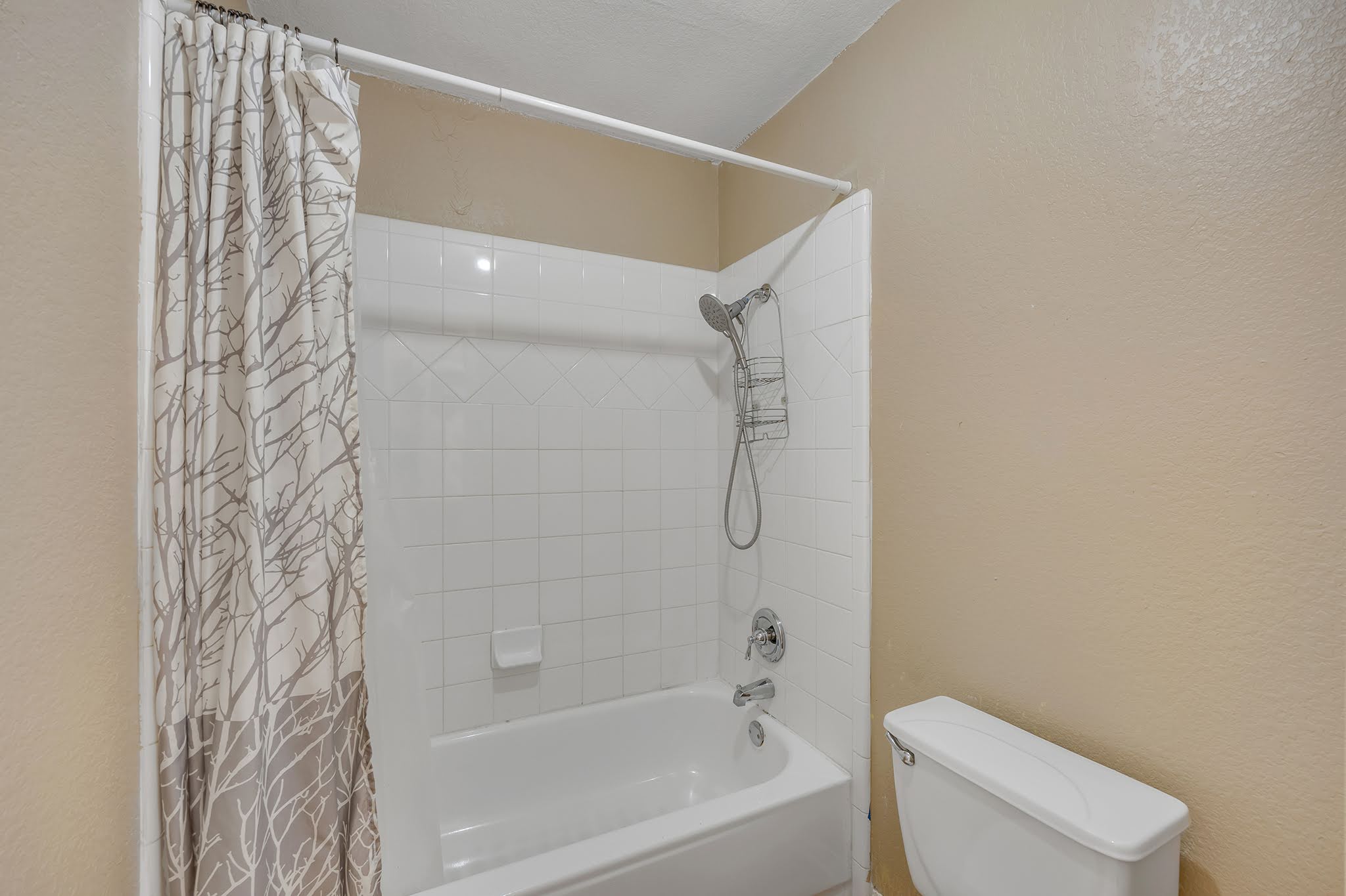 2726 Grimes Ranch Road Austin, TX 78732 - Photo 11 of 35 Full bath with shower / bath combo and a textured wall