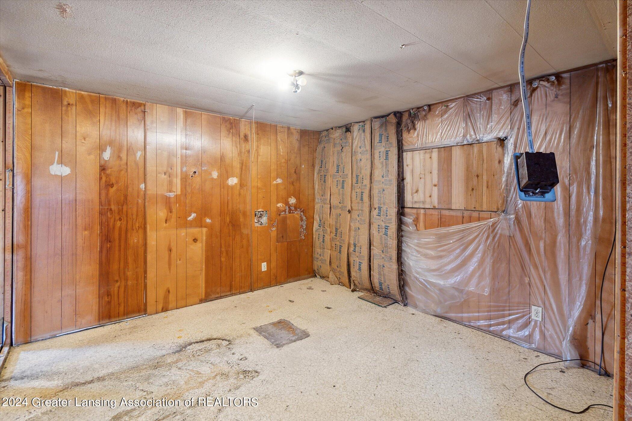 11055 Dutcher Road Sebewaing, MI 48759 - Photo 23 of 38 23-11055-Dutcher-Rd-WindowStill-17