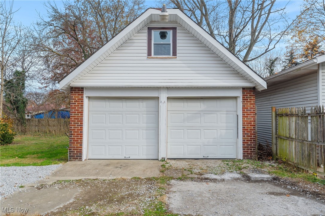 683 Ranney Street Akron, OH 44310 - Photo 4 of 25 2 car garage