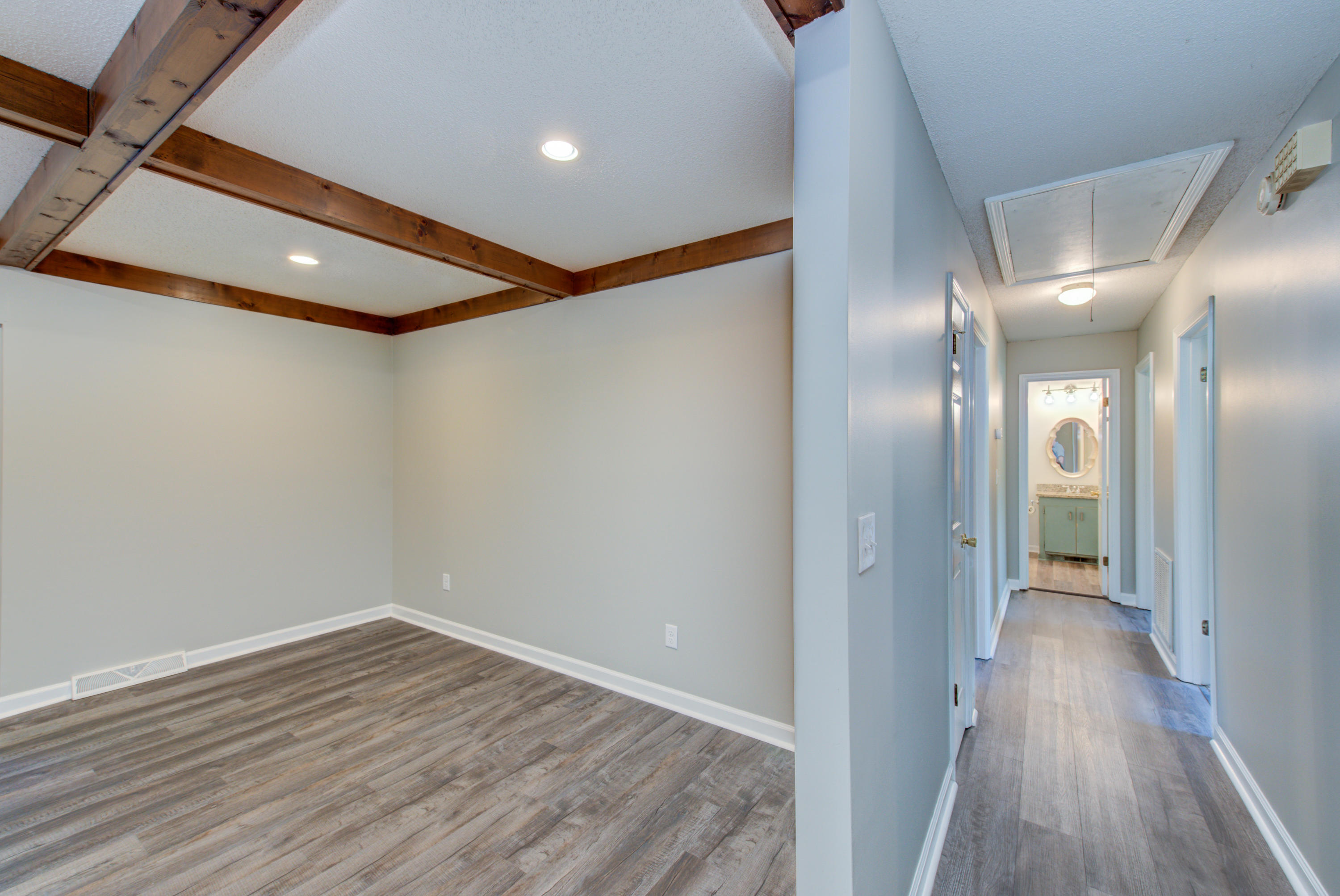 1539 Wakendaw Road Mount Pleasant, SC 29464 - Photo 11 of 28 Hallway