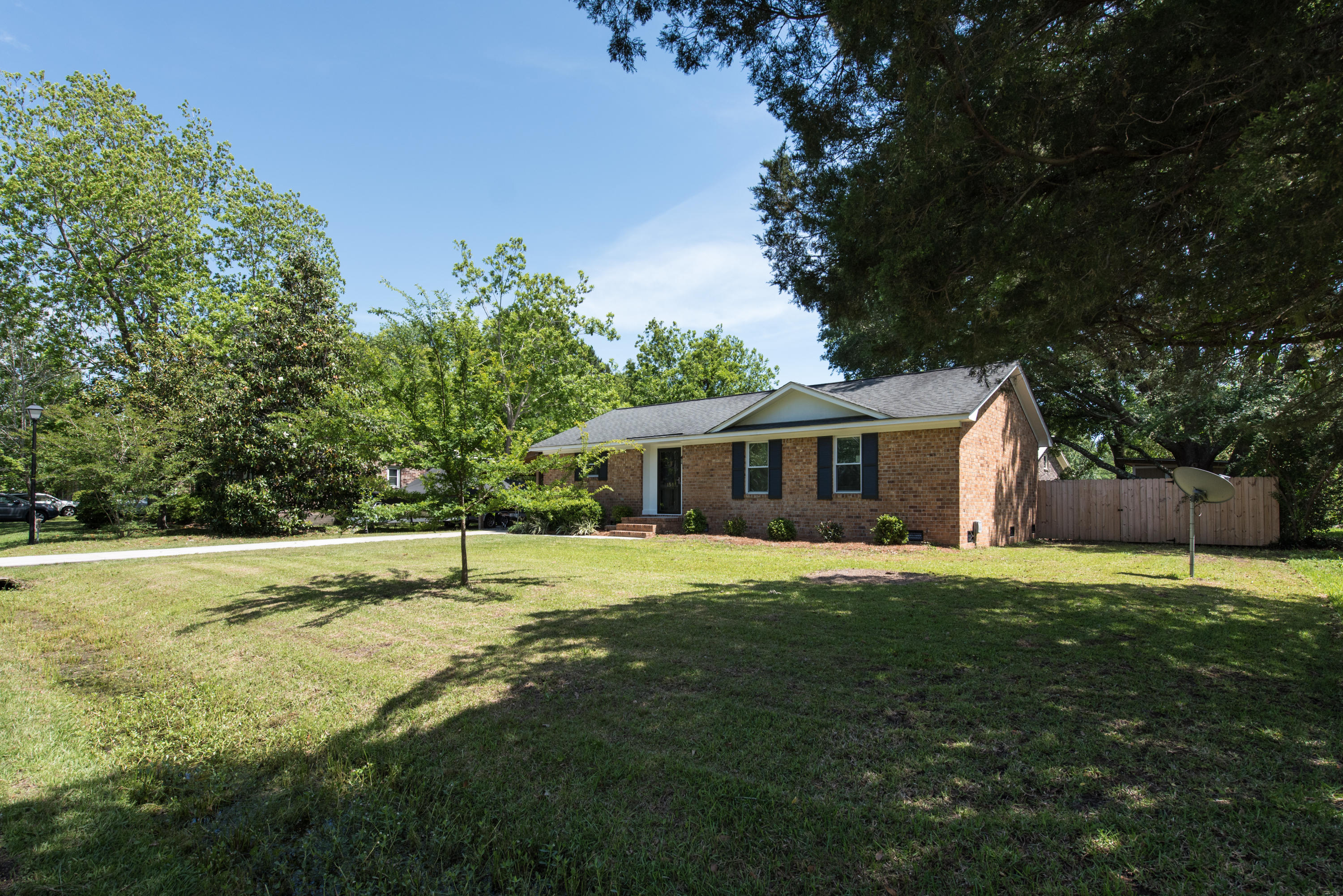 1539 Wakendaw Road Mount Pleasant, SC 29464 - Photo 23 of 28 Front