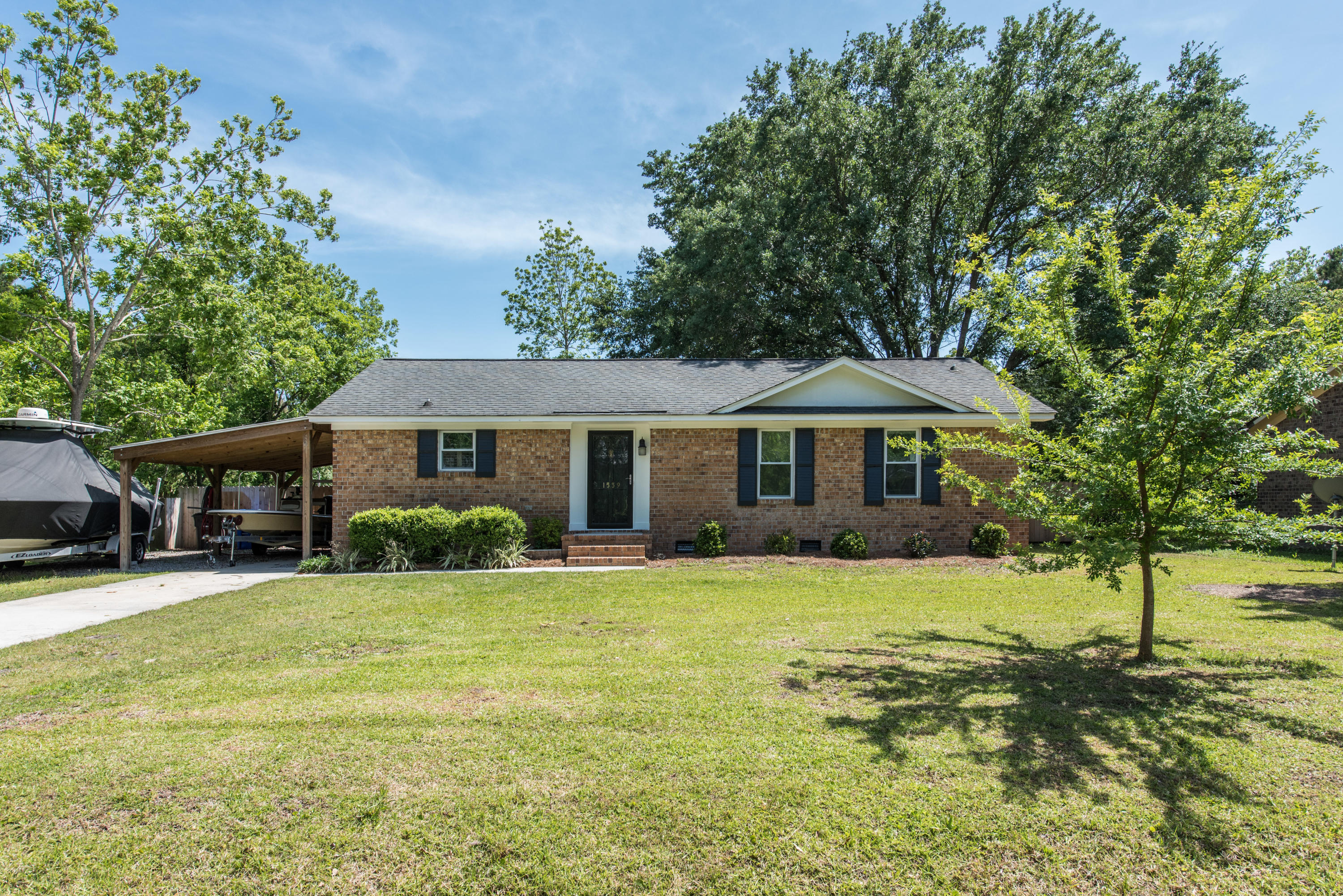 1539 Wakendaw Road Mount Pleasant, SC 29464 - Photo 24 of 28 Front