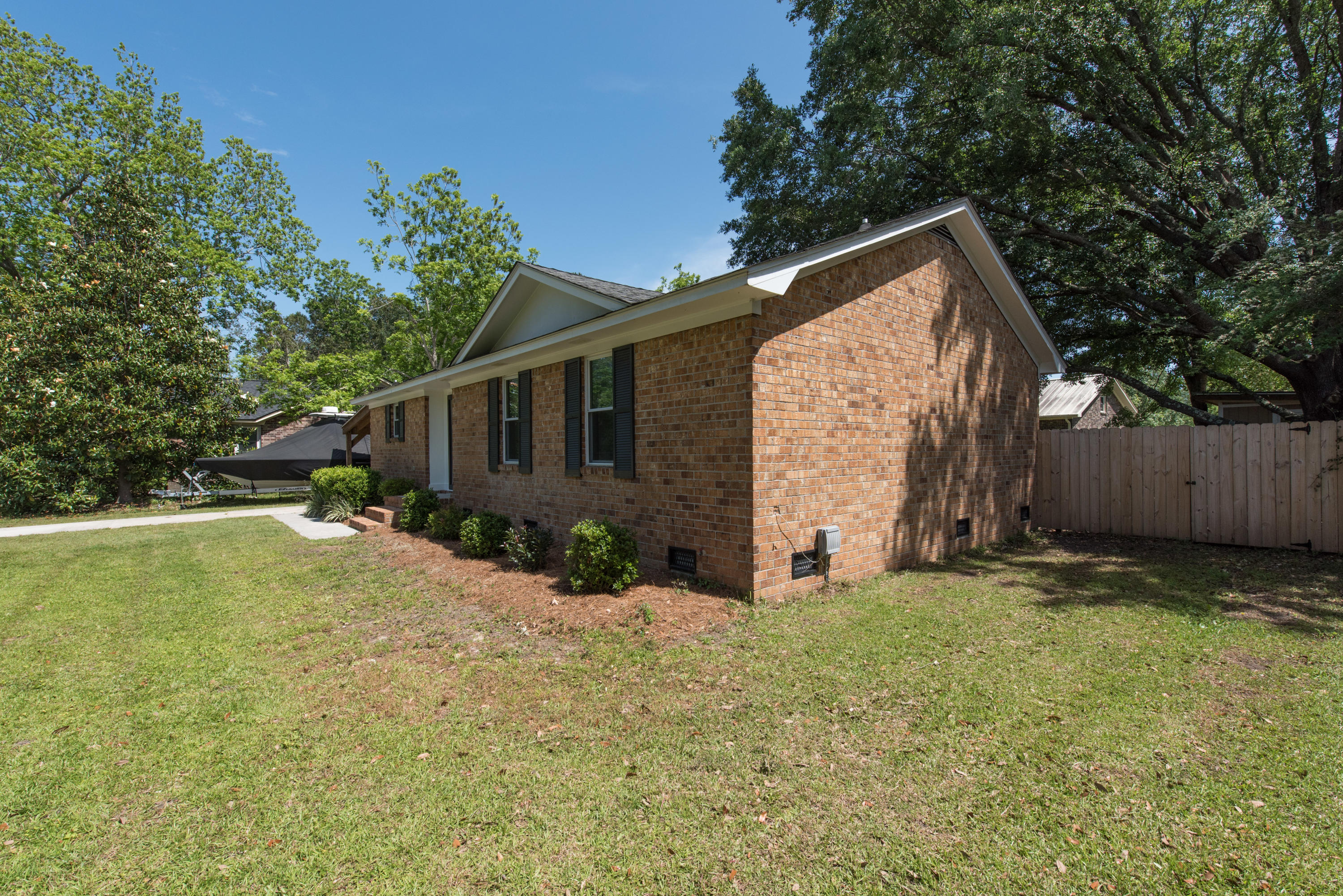 1539 Wakendaw Road Mount Pleasant, SC 29464 - Photo 25 of 28 Front