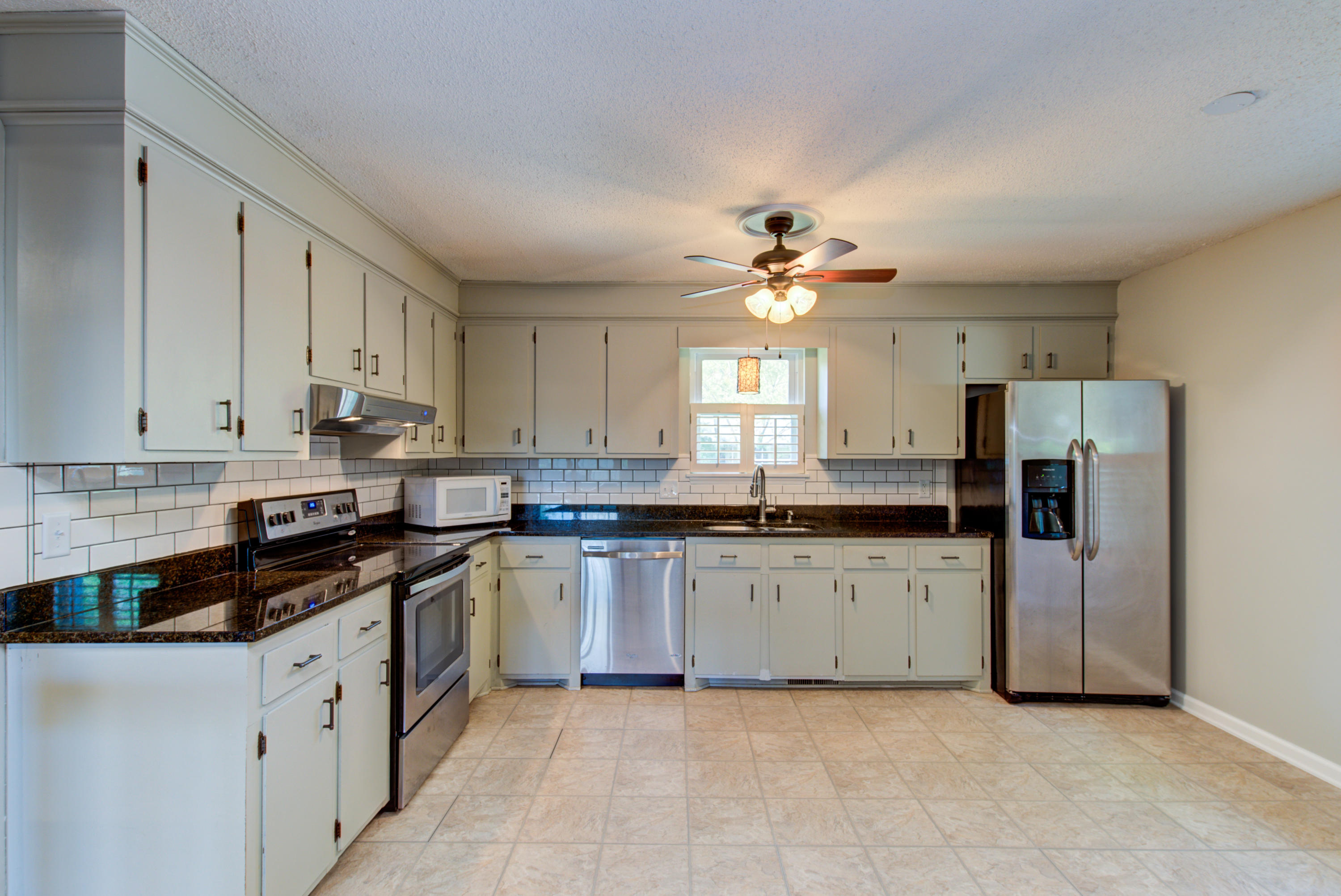 1539 Wakendaw Road Mount Pleasant, SC 29464 - Photo 4 of 28 Kitchen