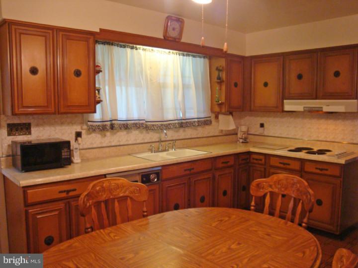 206 Fairway Road Ambler, PA 19002 - Photo 8 of 15 Kitchen