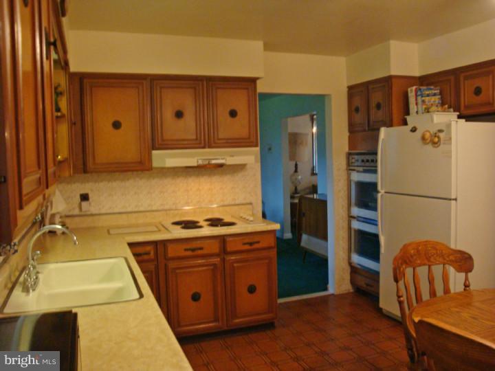 206 Fairway Road Ambler, PA 19002 - Photo 9 of 15 Kitchen