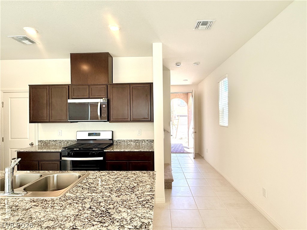 9255 Innot Avenue Las Vegas, NV 89148 - Photo 11 of 48