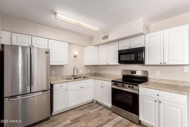 $359,950 | 2112 West Dahlia Drive, Phoenix, AZ 85029