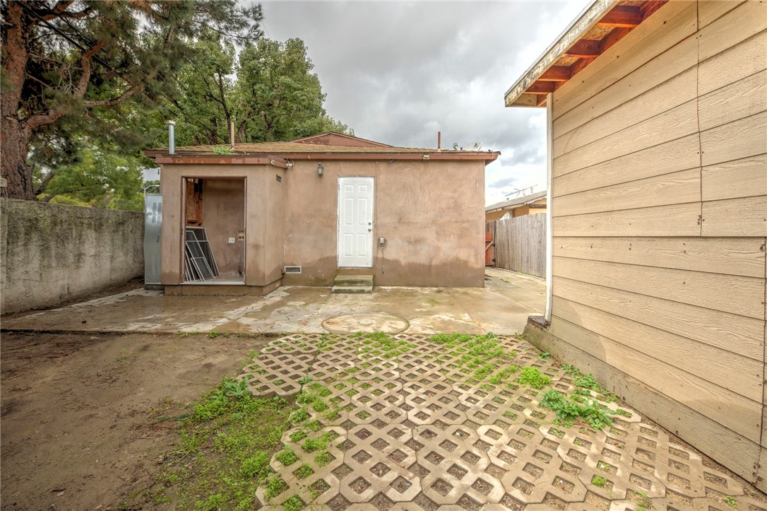 15364 Naranja Avenue Paramount, CA 90723 - Photo 24 of 28 a front view of a house with a yard